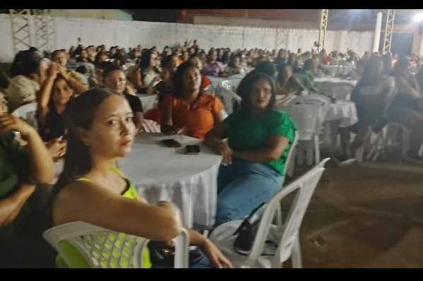 HOMENAGEM ÀS MÃES